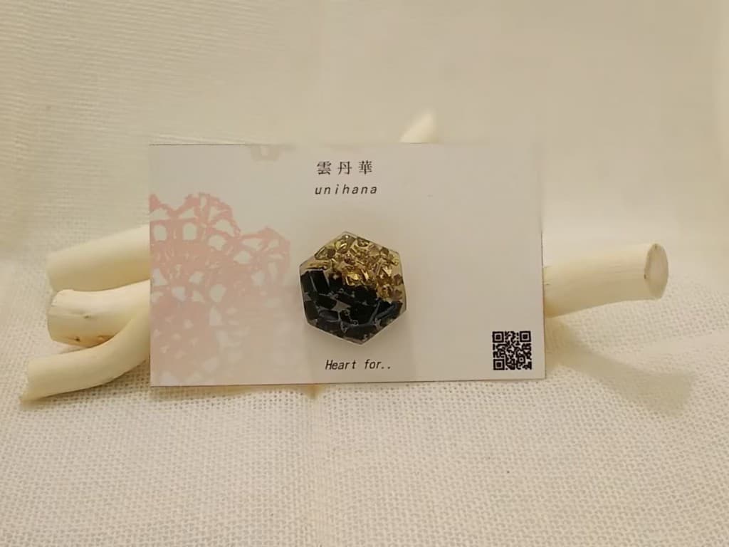 雲丹華 ヘキサゴンブローチ